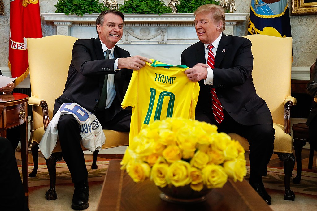 Marcelo Zero: Por que Trump faria concessão real ao Brasil, se Bolsonaro lhe dá tudo de graça e com amor?